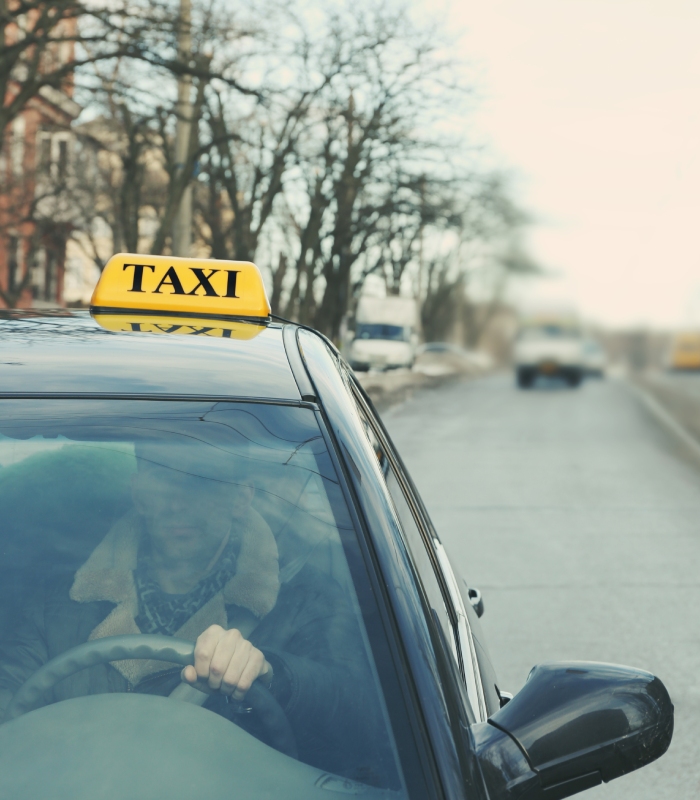 Taxi en circulation pour transport de personnes et déplacements privés