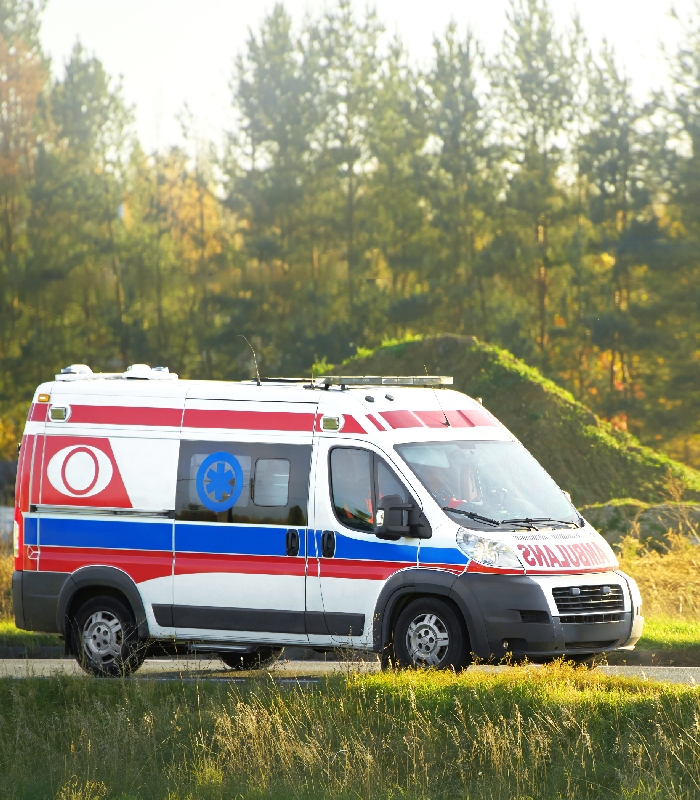 Ambulance équipée pour transport sanitaire et prise en charge médicale