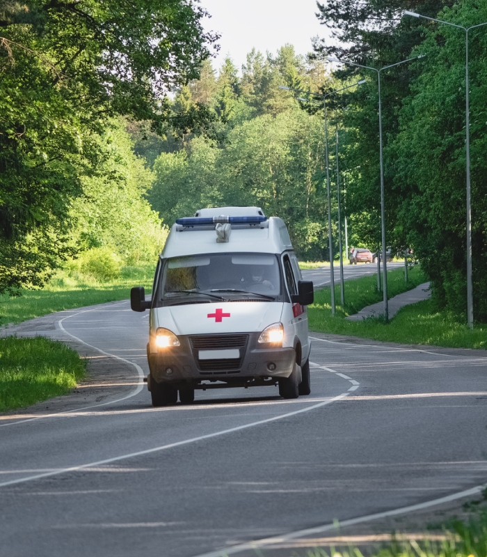 Ambulance en intervention sur route pour transport sanitaire sécurisé